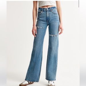 abercrombie High Rise 90s Relaxed Jean in medium destroy